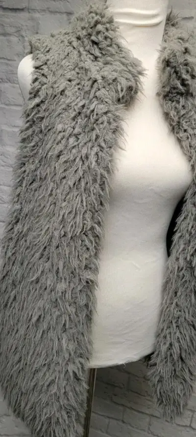Chaleco gris peludo Forever 21 - miniatura 3