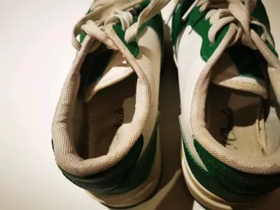 Zapatillas deportivas blancas y verdes - miniatura 3