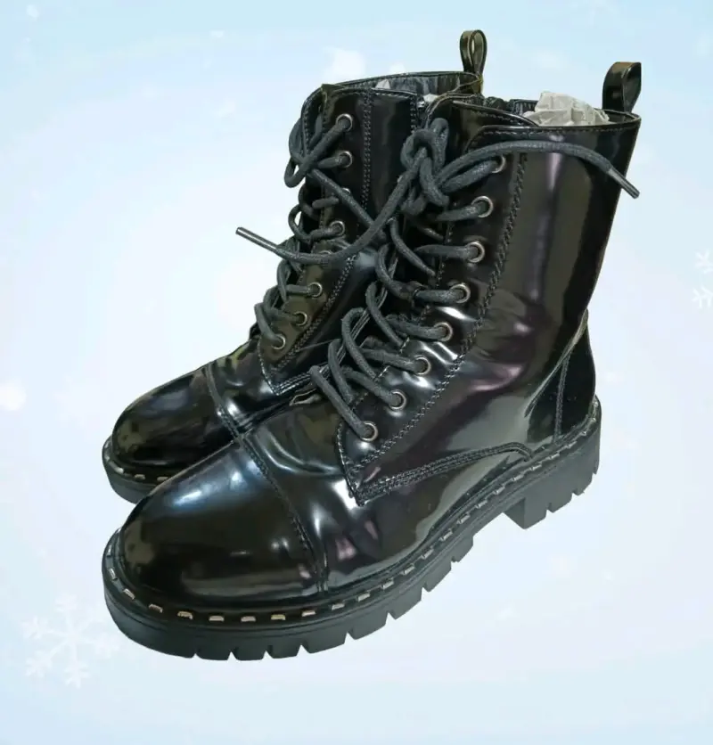 Botas negras de charol