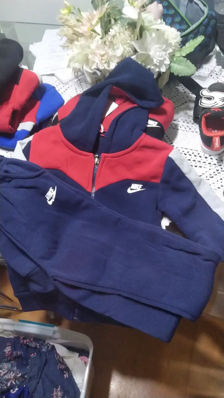 Conjunto deportivo Nike negro y rojo - 2