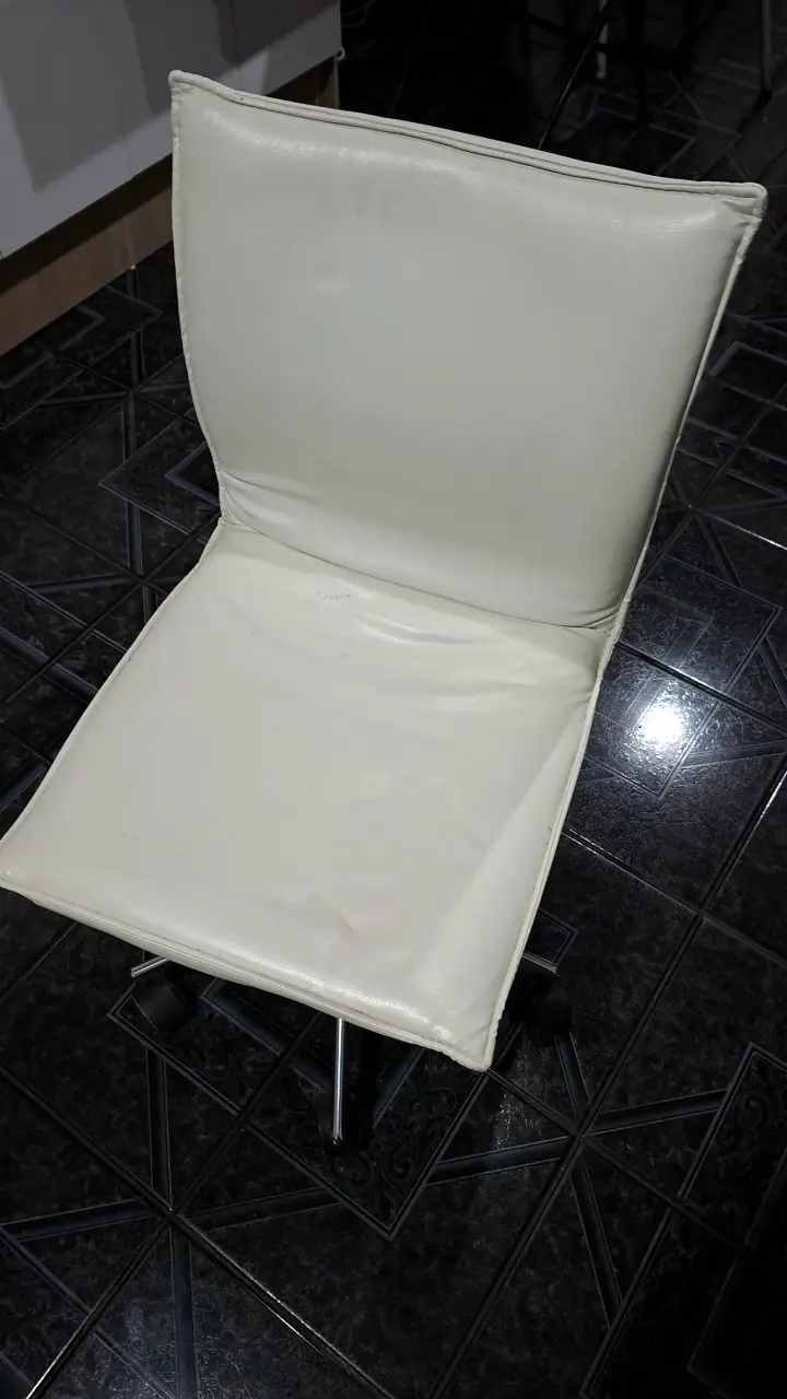 Silla giratoria blanca escritorio - 1
