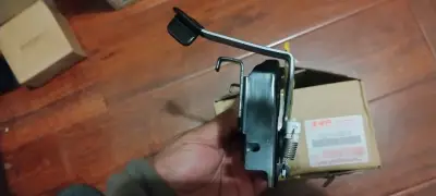Chapa capot Suzuki Swift - miniatura 5