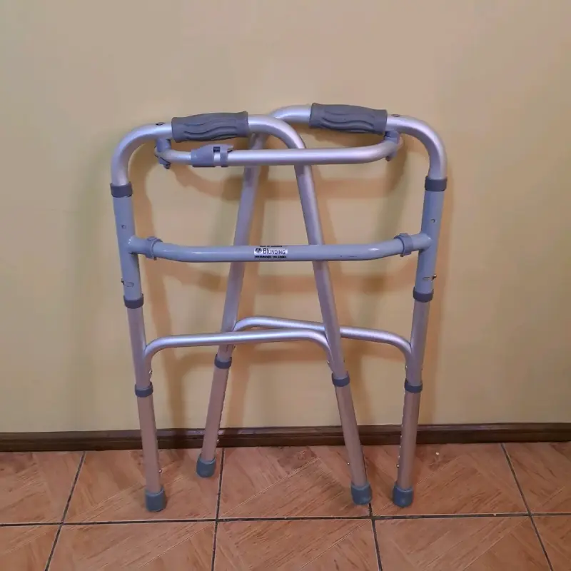 Andador de aluminio plegable - 2
