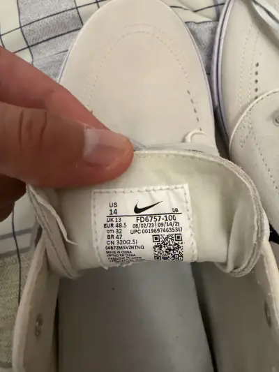 Zapatillas blancas Nike con logo - miniatura 2