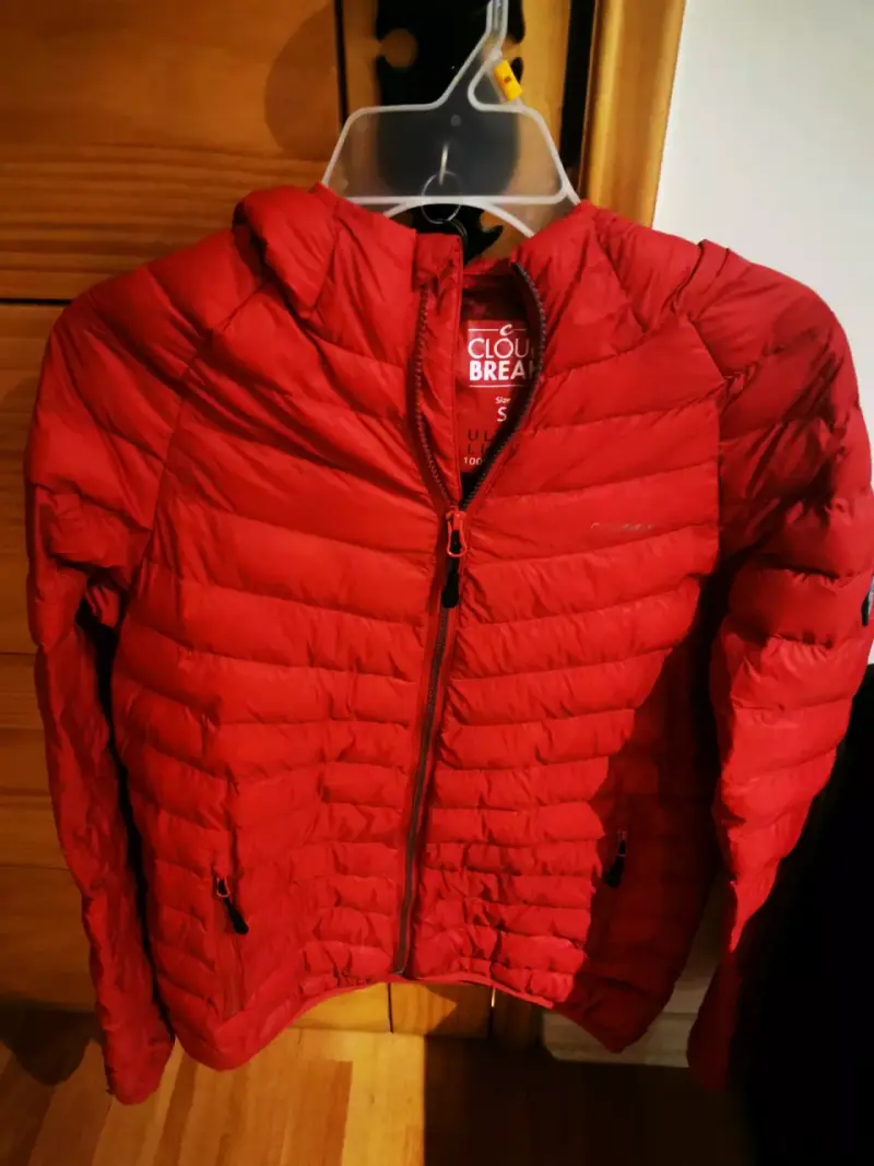 Chaqueta roja abrigada - 1