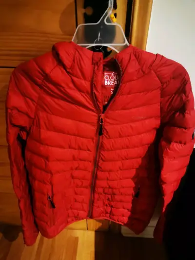 Chaqueta roja abrigada - miniatura 1
