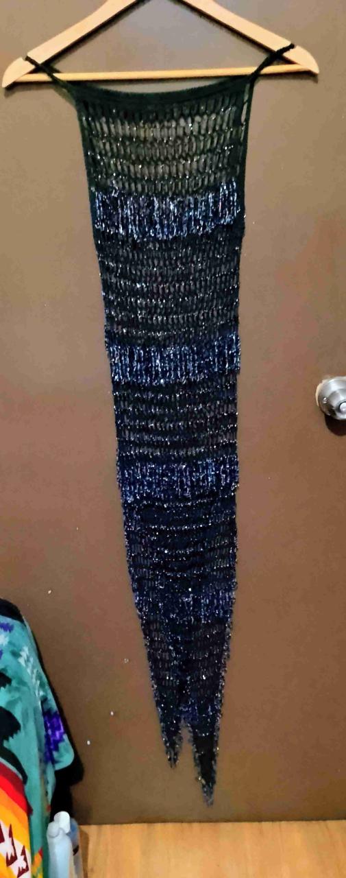 Vestido de fiesta bordado en mostacillas. - 1
