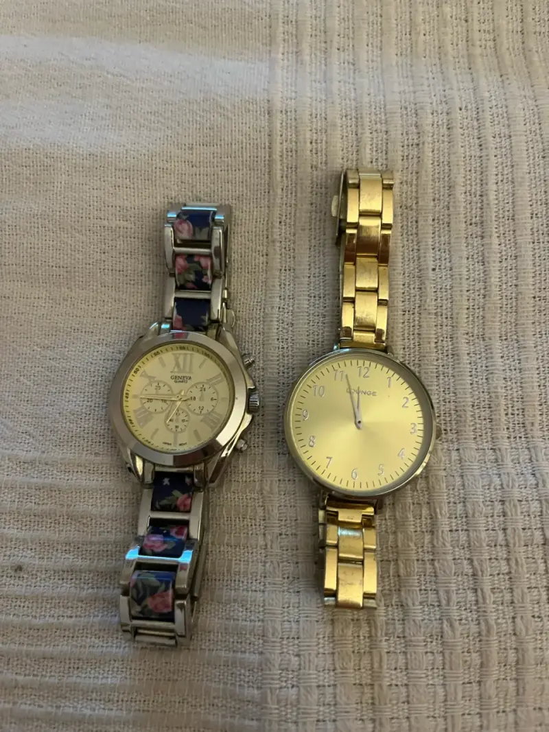 Relojes metálicos decorativos
