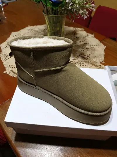 Botas abrigadas color café - miniatura 1