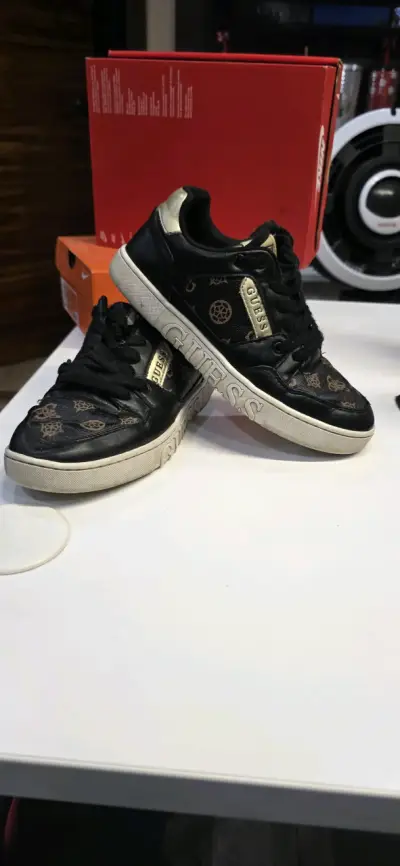 Zapatillas 38 negras Guess estampado - miniatura 1