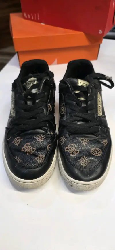 Zapatillas 38 negras Guess estampado - miniatura 2