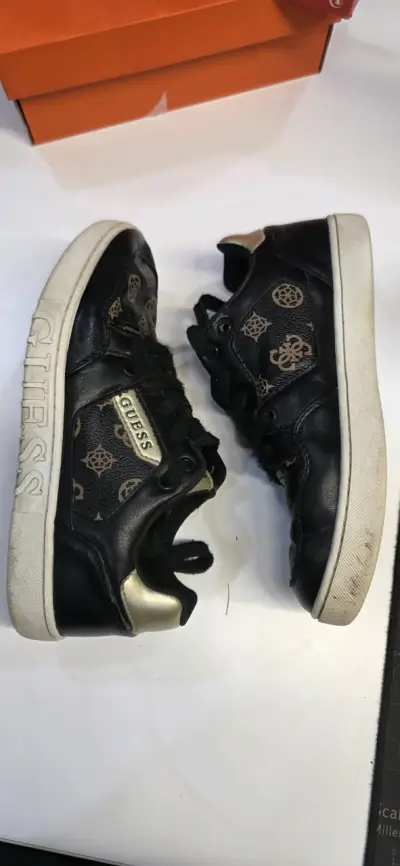 Zapatillas 38 negras Guess estampado - miniatura 3