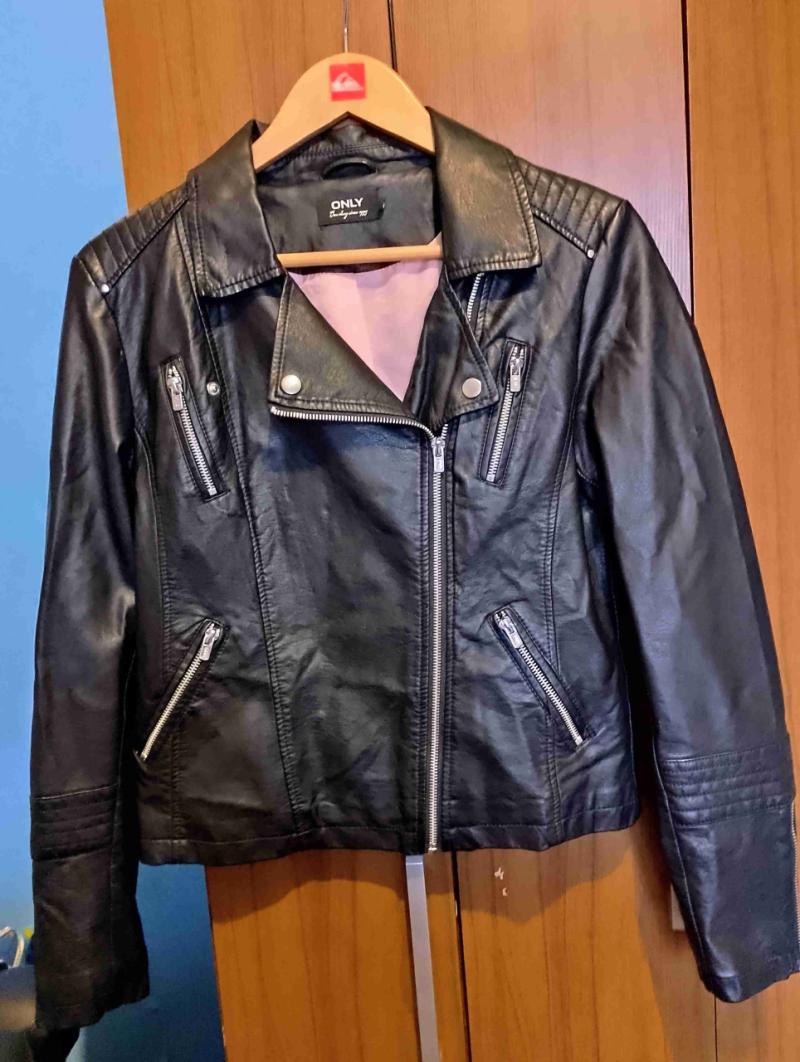 Chaqueta de cuero negra