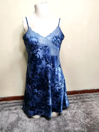 Camisón azul de encaje floral - miniatura 1