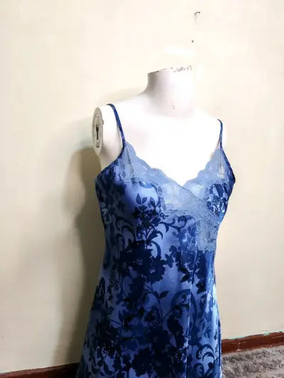 Camisón azul de encaje floral - miniatura 2
