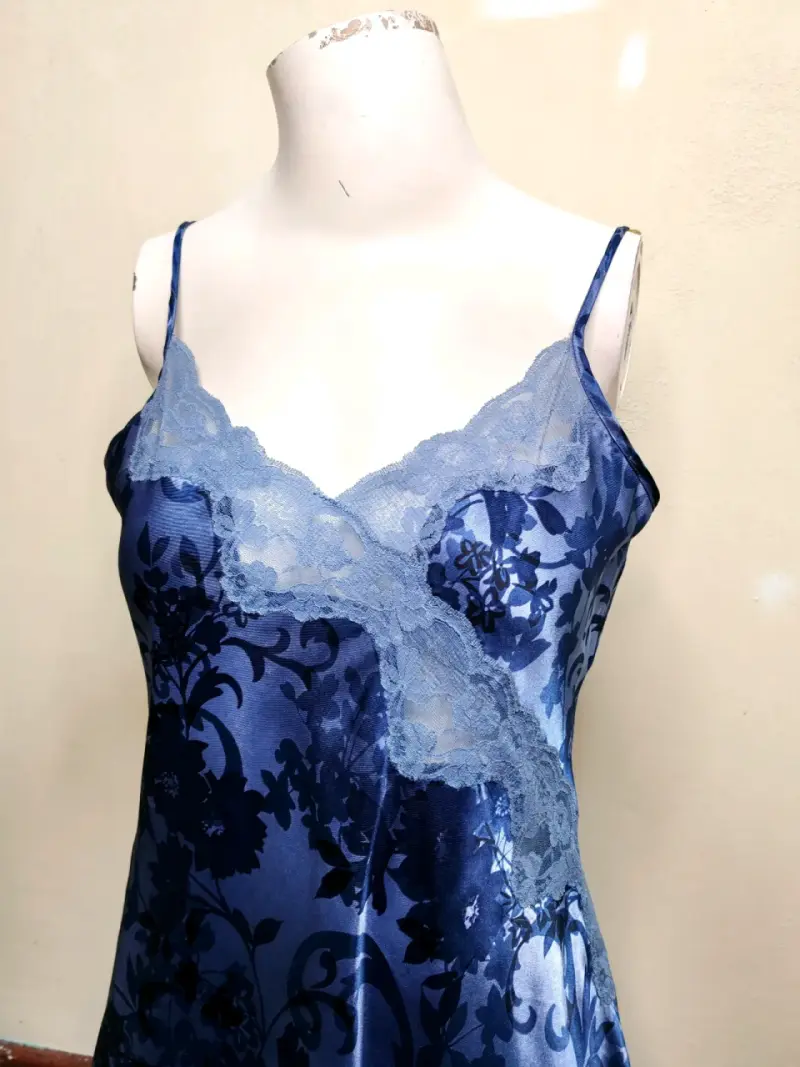 Camisón azul de encaje floral - 3