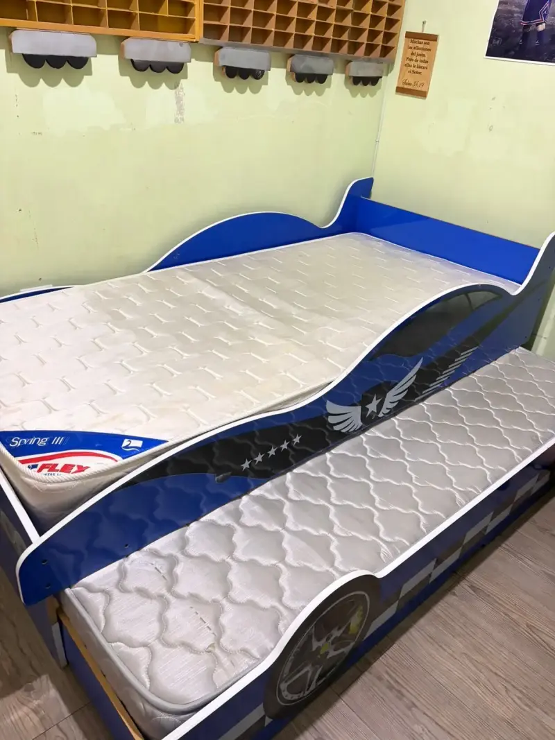Caman nido infantil con diseño de auto - 3