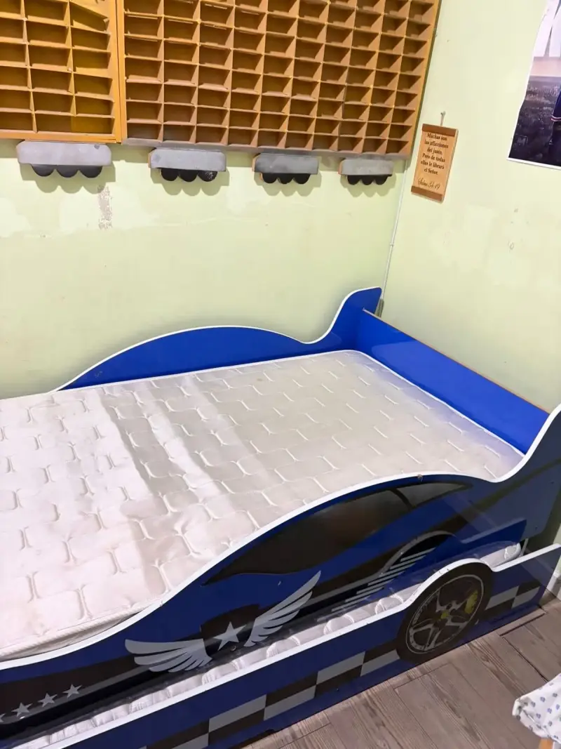 Caman nido infantil con diseño de auto - 4