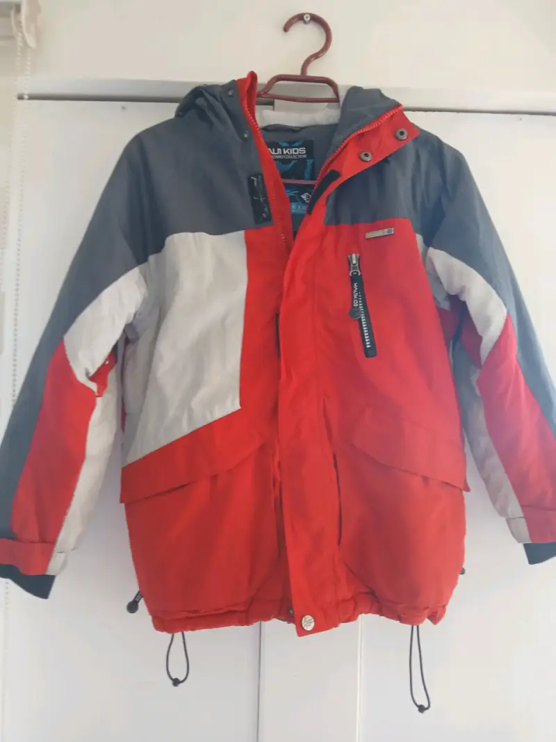 Chaqueta polar roja para niños