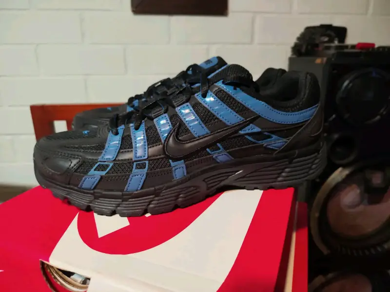 Zapatillas deportivas negras y azules - 1