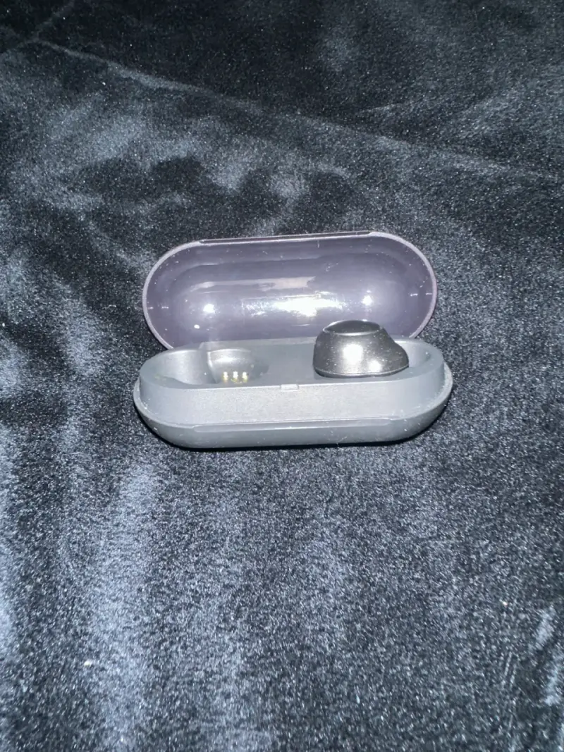 VENDO CASE CON SOLO 1 AUDIFONO WF-C500 - 1