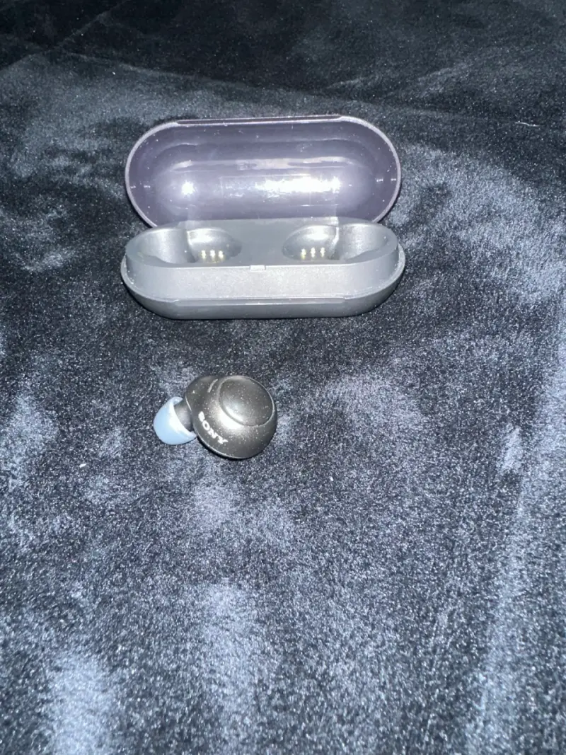VENDO CASE CON SOLO 1 AUDIFONO WF-C500 - 5