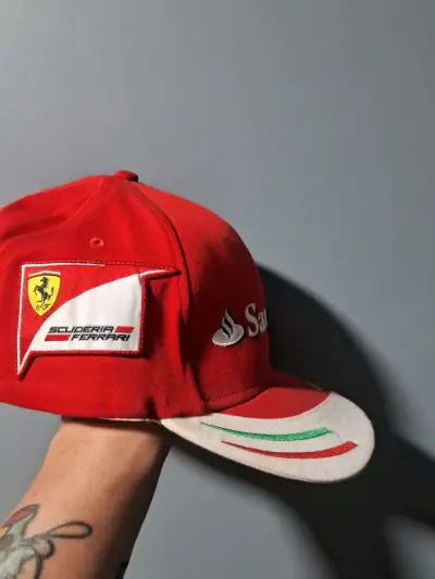 Gorra roja Santander F1 original - miniatura 2
