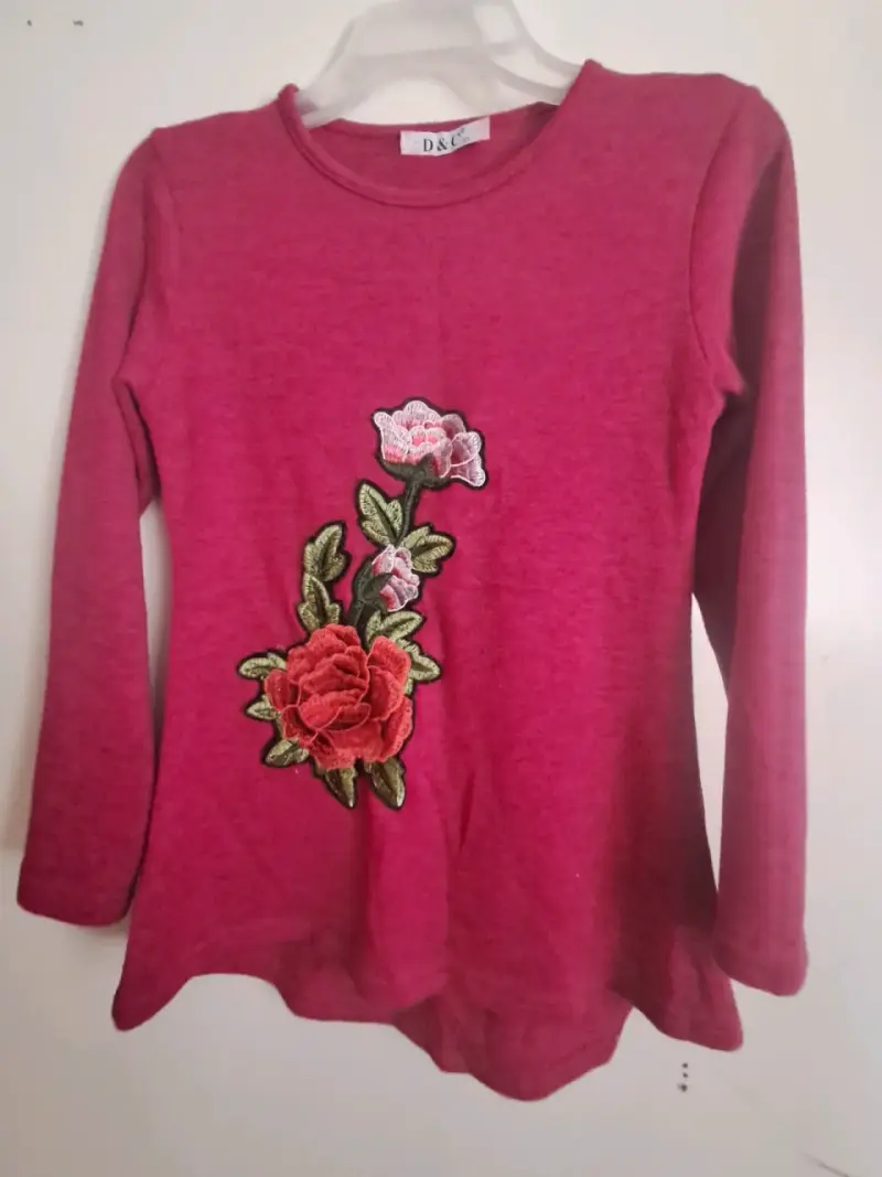 Polera rosa con bordado floral - 2