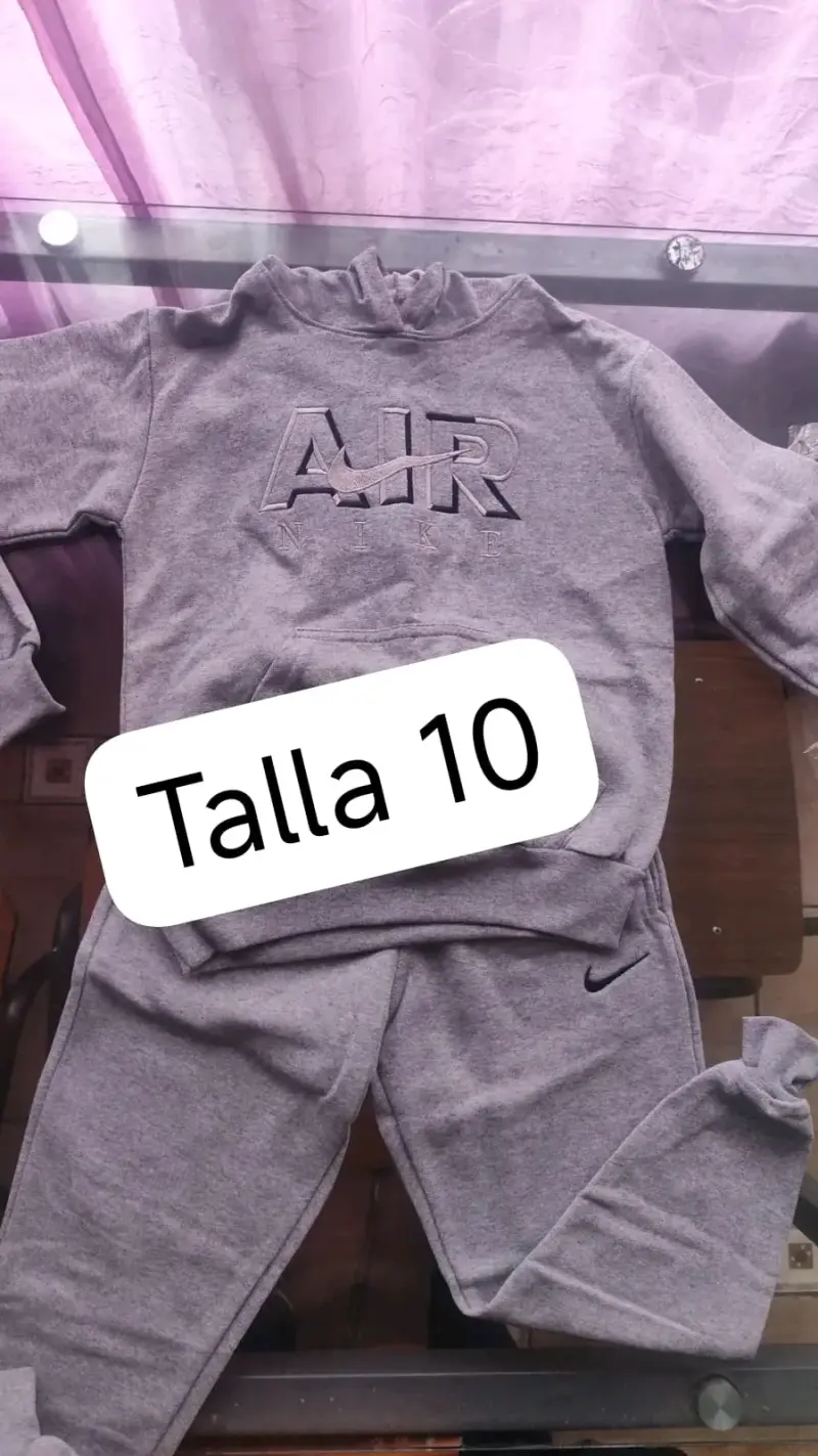 Conjunto Nike gris talla 10 - 1