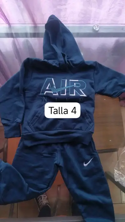 Conjunto Nike gris talla 10 - miniatura 5