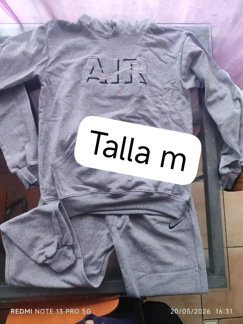 Conjunto Nike gris talla 10 - 6