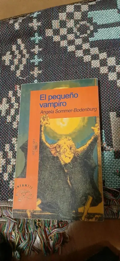 Libro El pequeño vampiro - miniatura 1