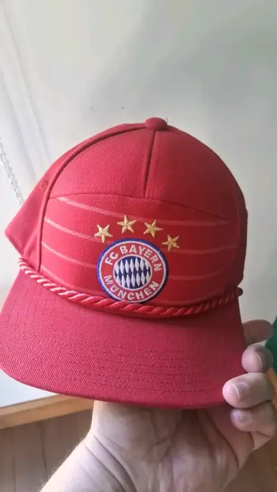 Gorra roja FC Bayern München - miniatura 1