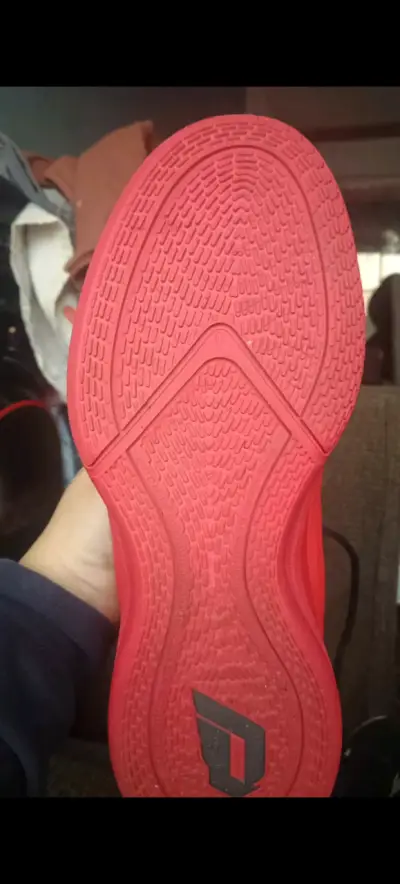 Zapatillas deportivas rojas - miniatura 1