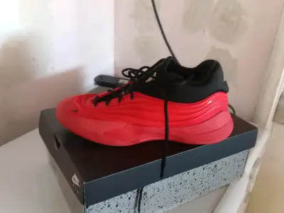Zapatillas deportivas rojas - miniatura 2