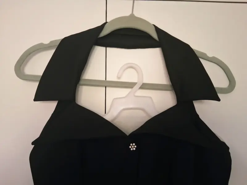 Vestido negro de tirantes - 3