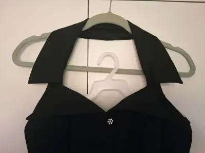 Vestido negro de tirantes - miniatura 3