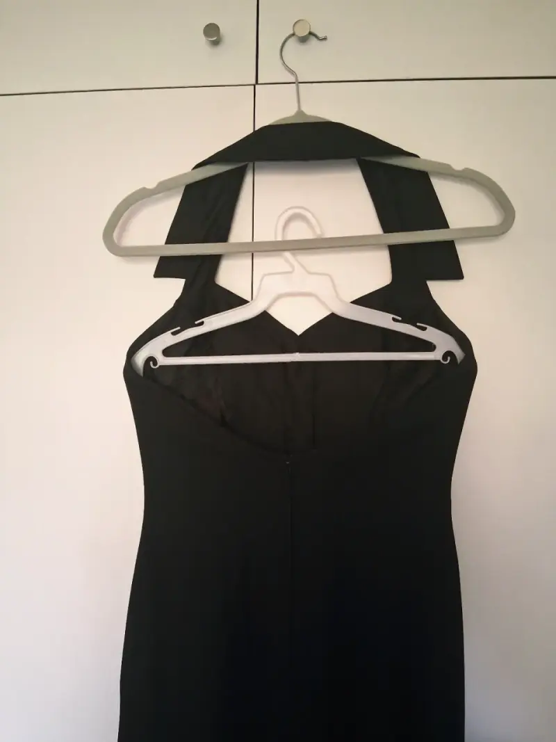 Vestido negro de tirantes - 4