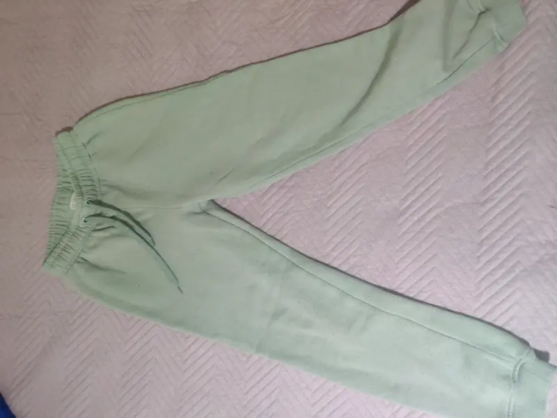 Pantalón deportivo color menta - 1