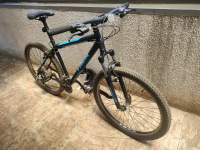 Bicicleta Trek montañera negra - miniatura 2