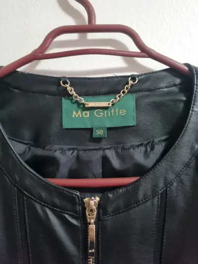 Chaqueta de cuero sintético negro con cierre - miniatura 3