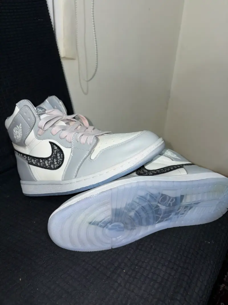 Zapatillas grises de marca - 2