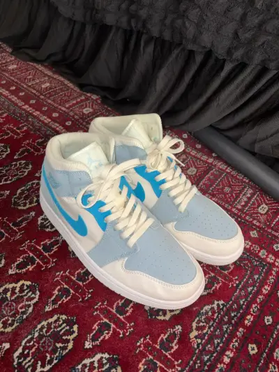 Zapatillas blancas con celeste - miniatura 1