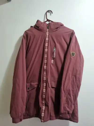 Chaqueta burdeos con capucha - miniatura 1