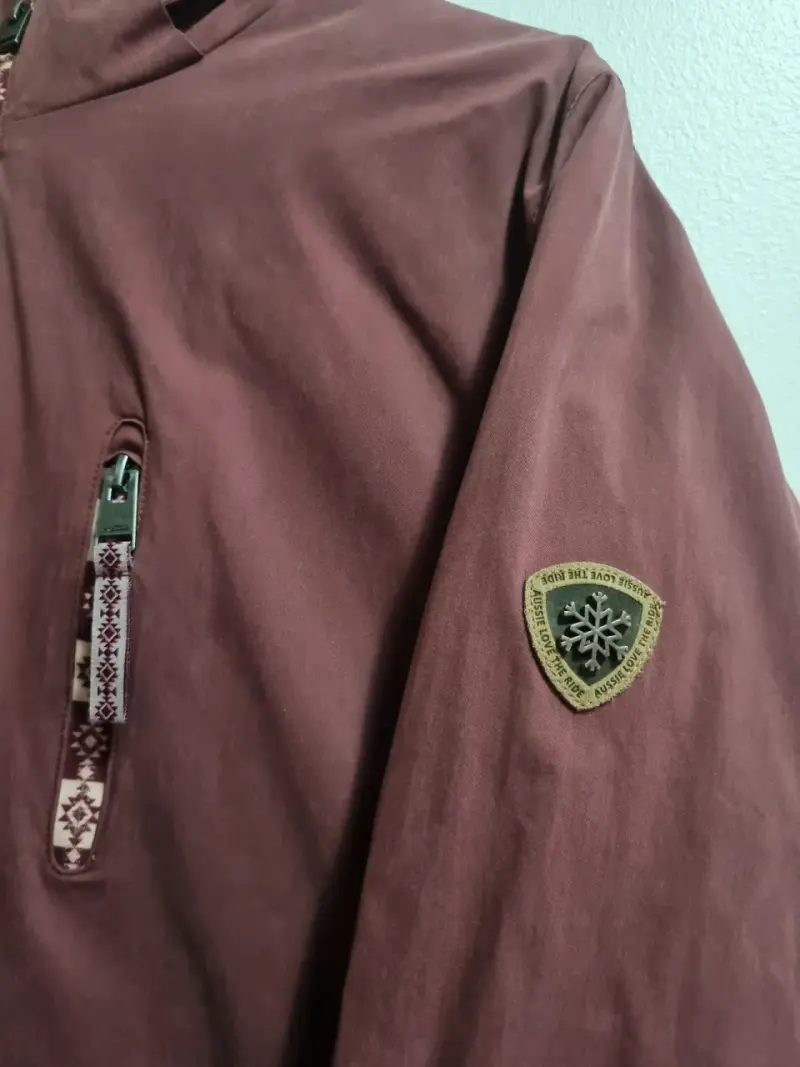 Chaqueta burdeos con capucha - 2