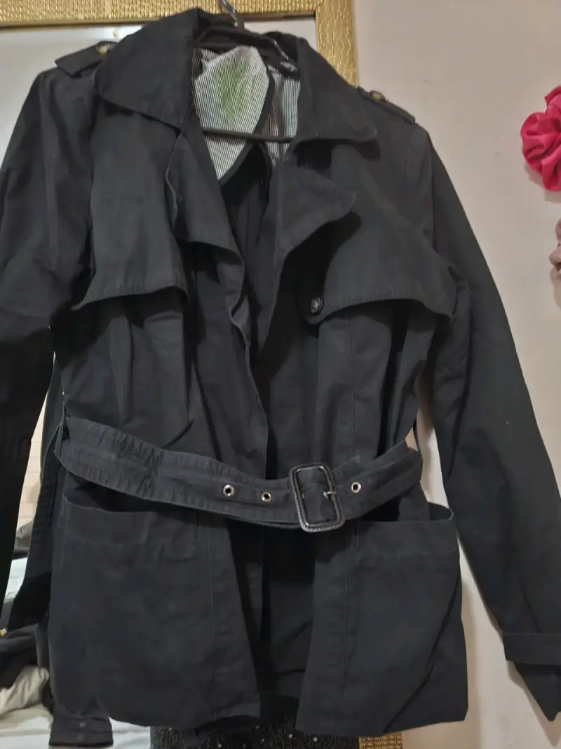Chaqueta negra con cinturón - 1