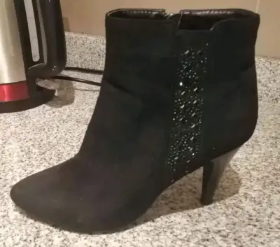 Botines negros de taco alto - miniatura 1