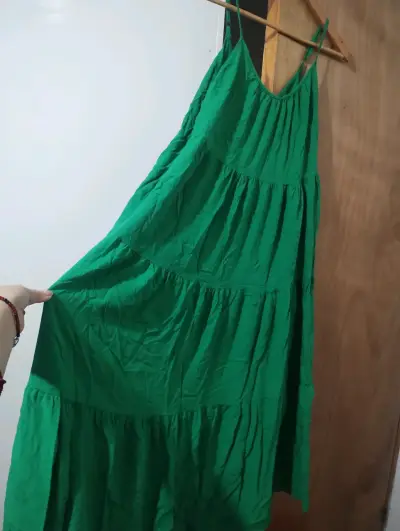 Vestido verde vaporoso - miniatura 1