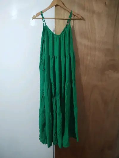 Vestido verde vaporoso - miniatura 2