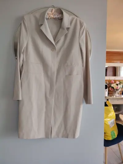 Abrigo entallado beige nuevo - miniatura 2